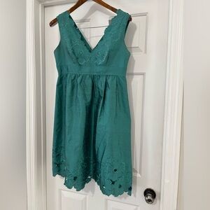 Adrianna Papell Green Cocktail Dress, V neck, Embroidered Flowers, Size 10